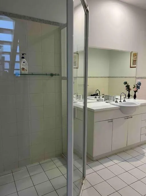 Access To All Cbd Has To Offer Adelaide Australien