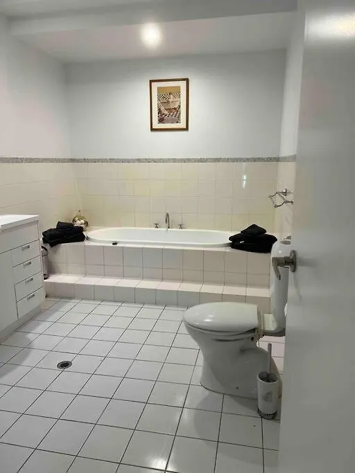 Access To All Cbd Has To Offer Adelaide Lejlighed